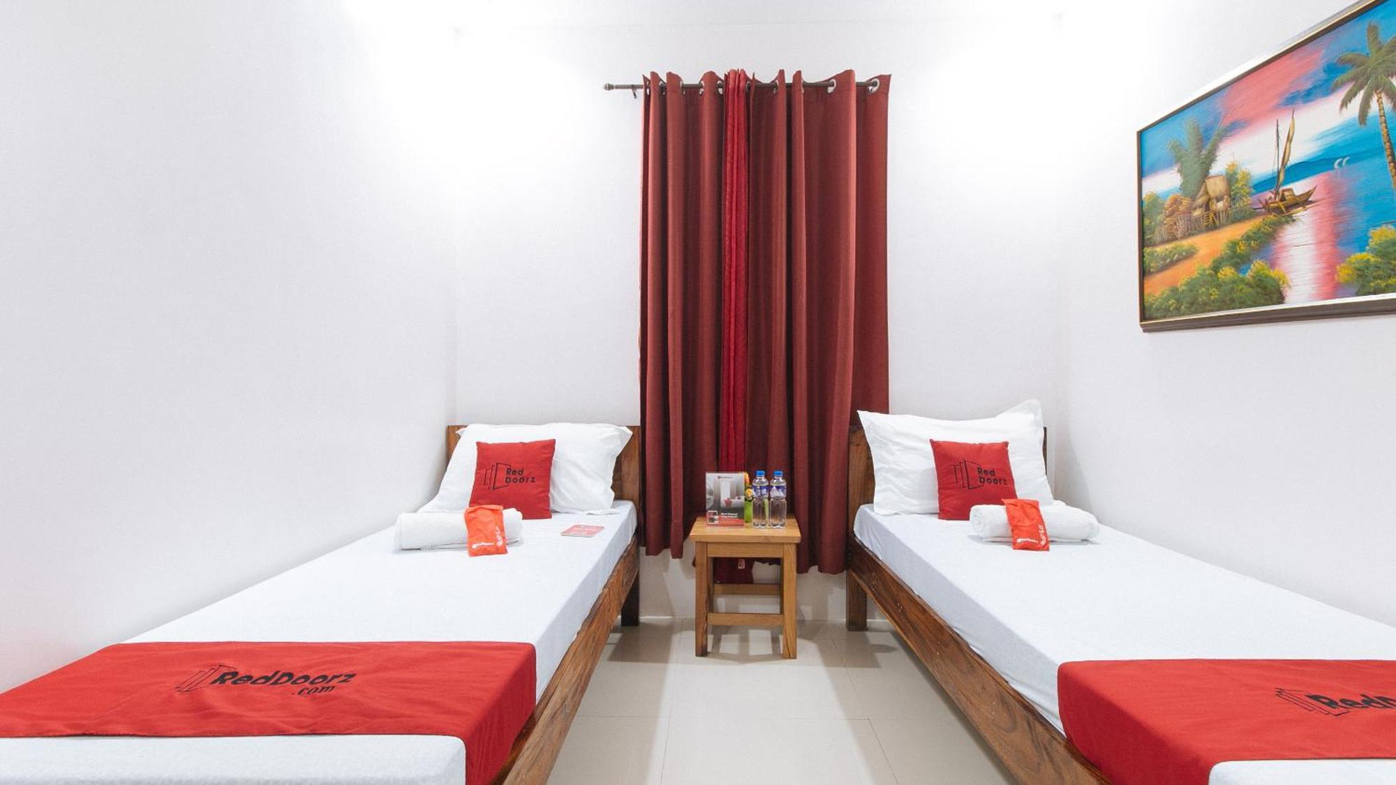 Reddoorz Plus @ Jollydays Hotel Nueva Ecija San Jose  Exterior photo