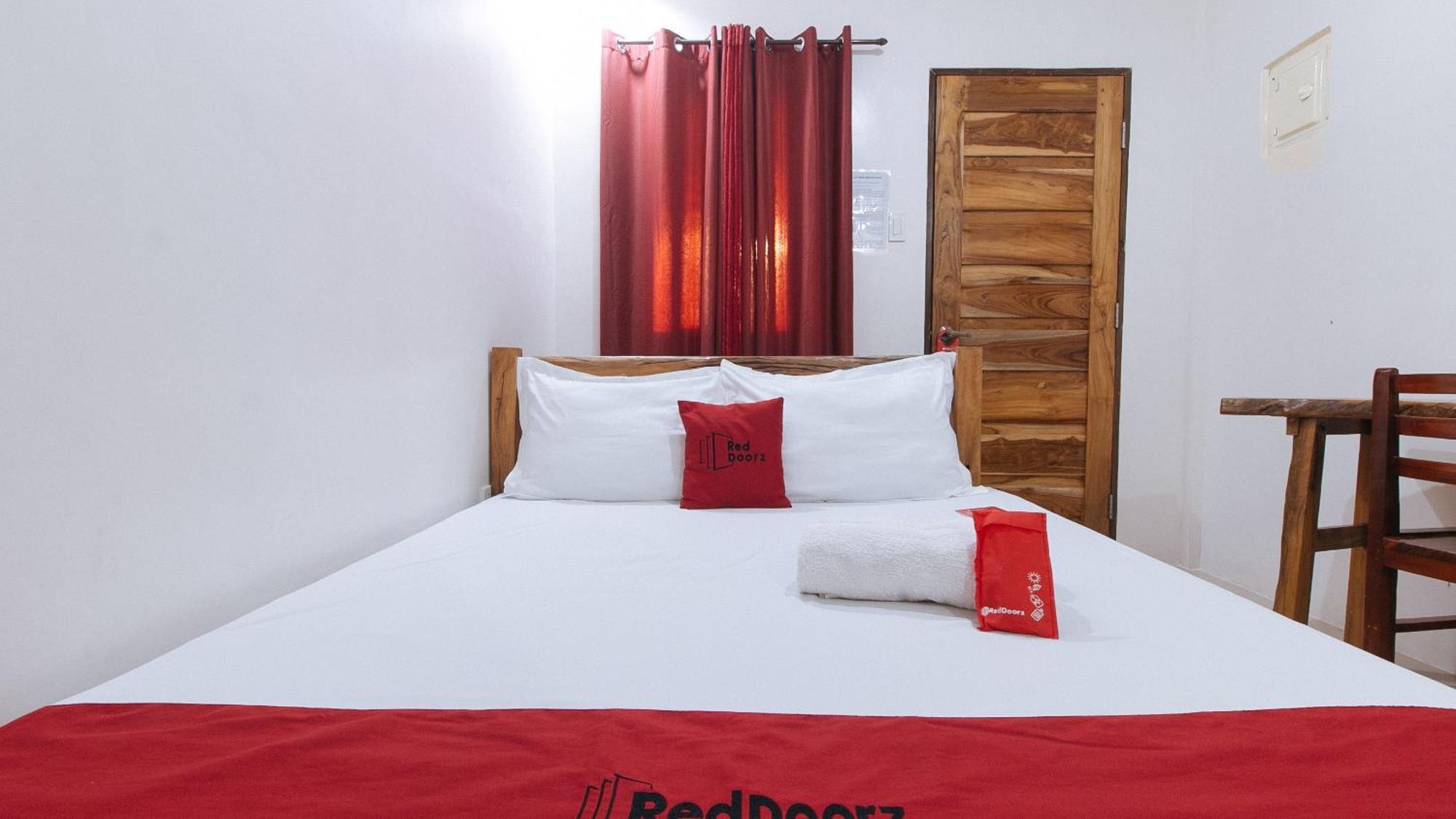 Reddoorz Plus @ Jollydays Hotel Nueva Ecija San Jose  Exterior photo