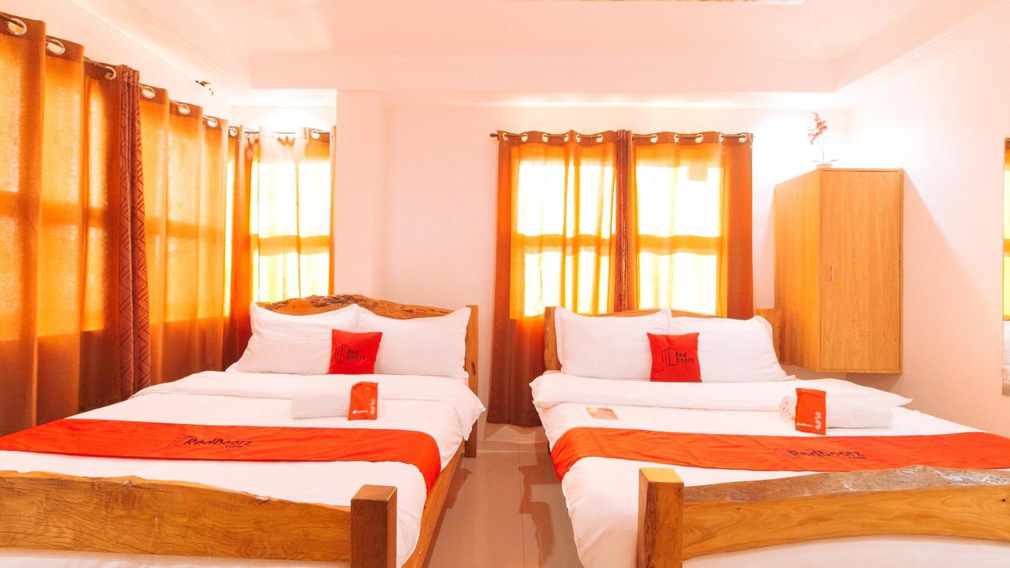 Reddoorz Plus @ Jollydays Hotel Nueva Ecija San Jose  Exterior photo