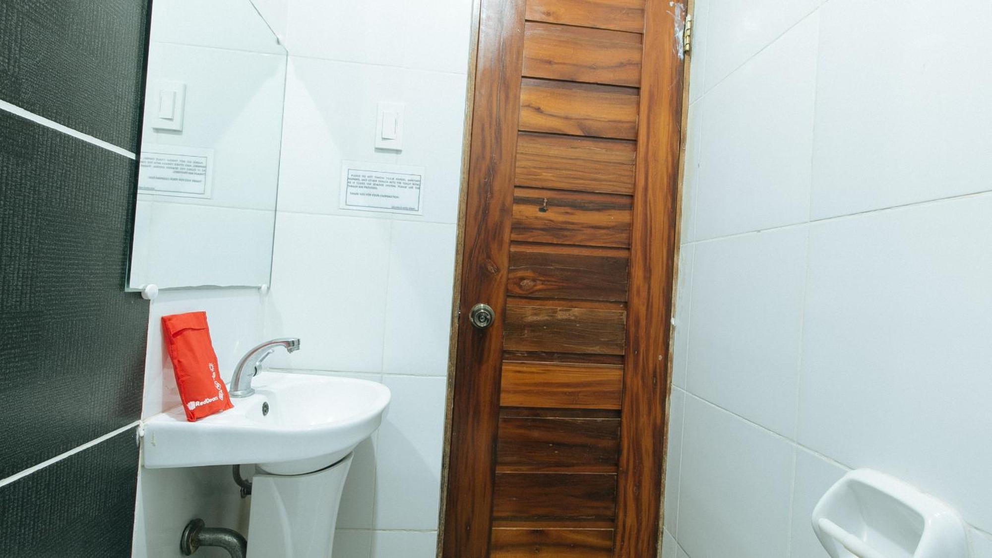 Reddoorz Plus @ Jollydays Hotel Nueva Ecija San Jose  Exterior photo